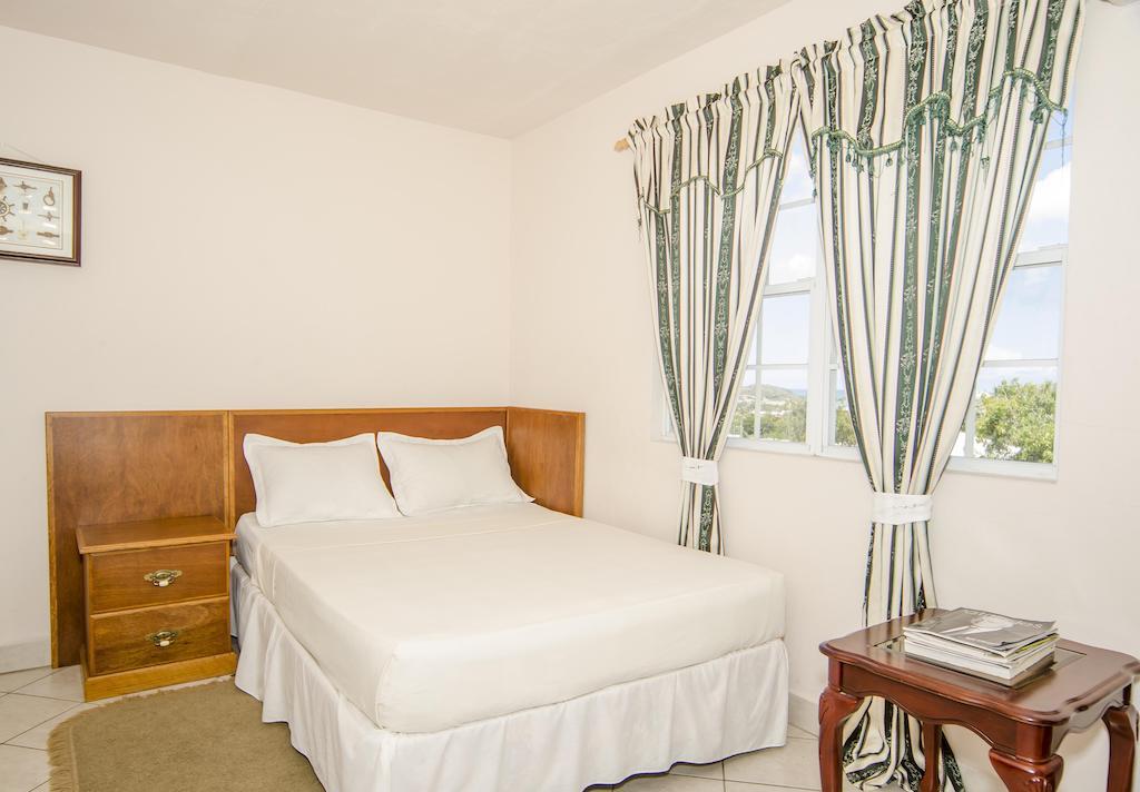St. John's Caribbean Inn And Suites الغرفة الصورة