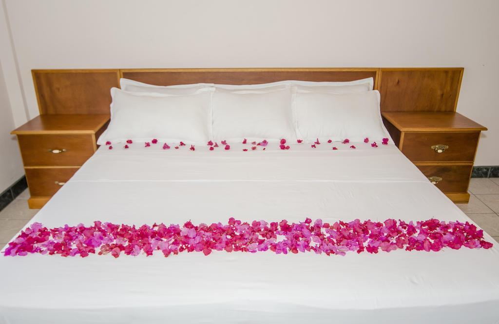 St. John's Caribbean Inn And Suites الغرفة الصورة